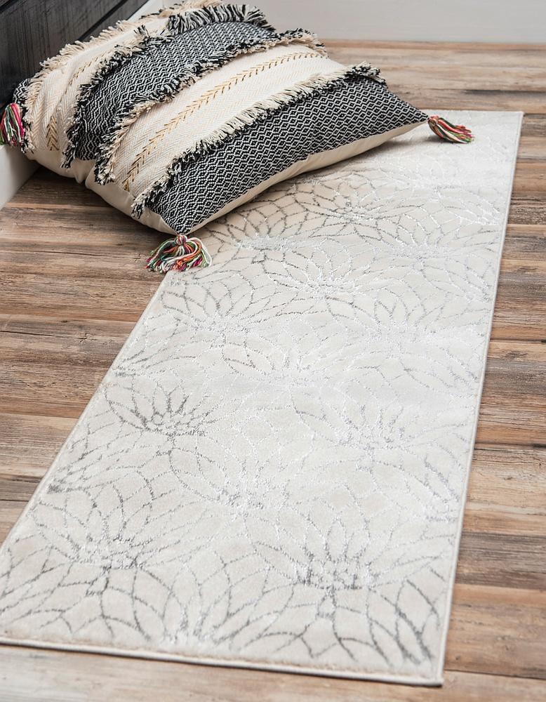 Vivienne – Lotus Motif Polyester Area Rug