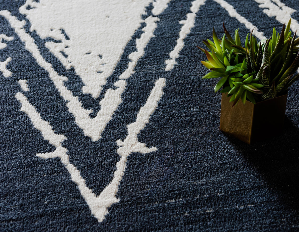 Nimes – Faded Diamond Motif Area Rug