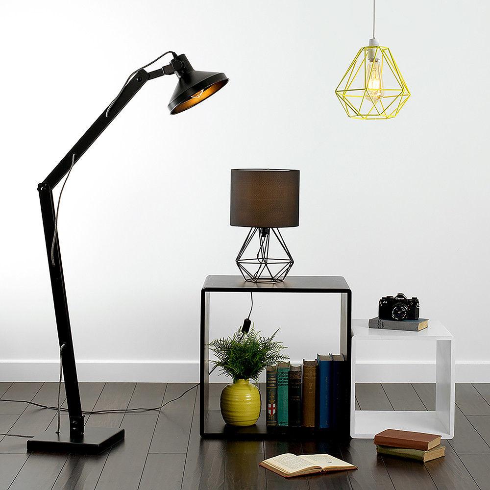 Lattice – Geometric Wire-Frame Metal Table Lamp