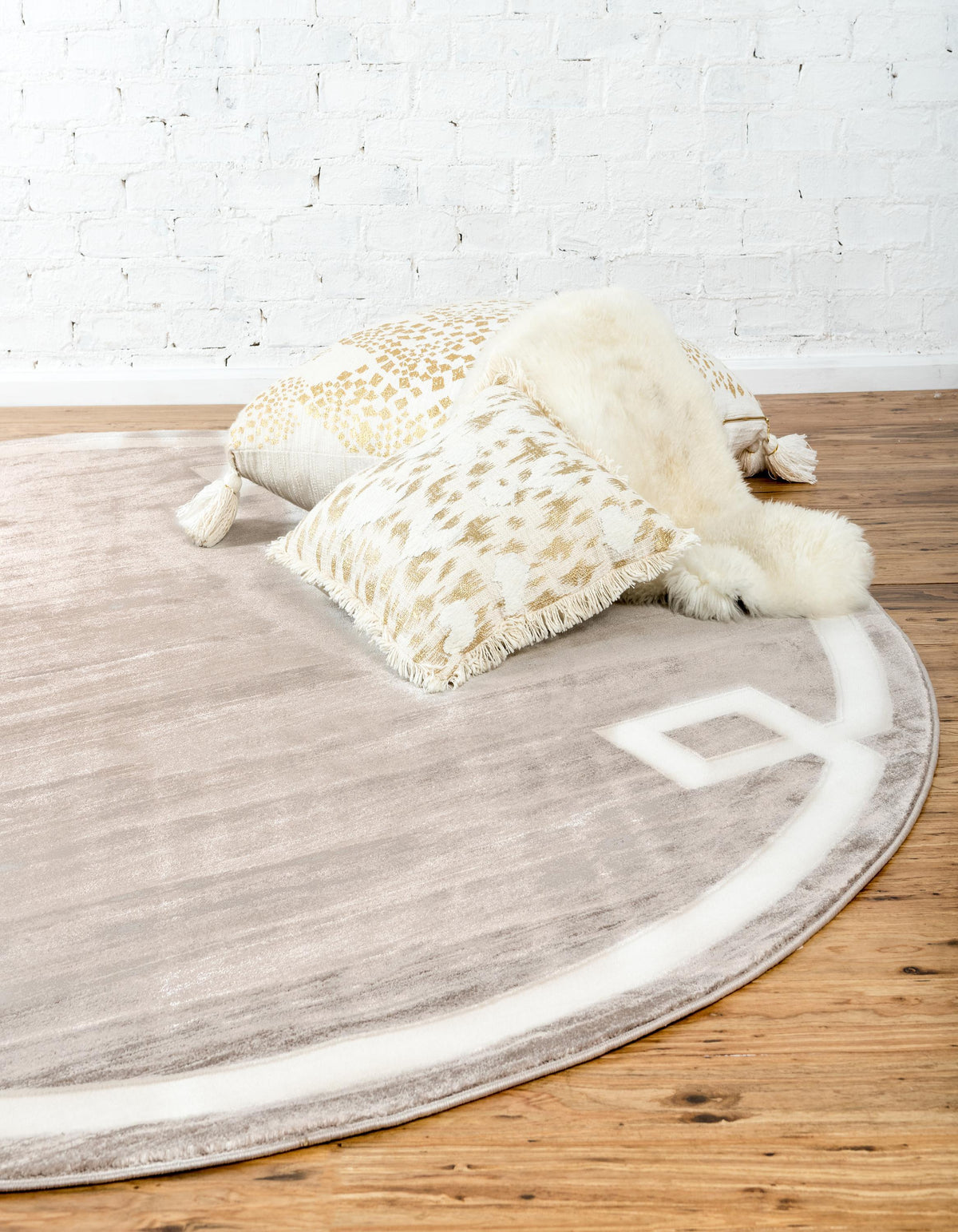 Reims – Bordered European-Style Area Rug