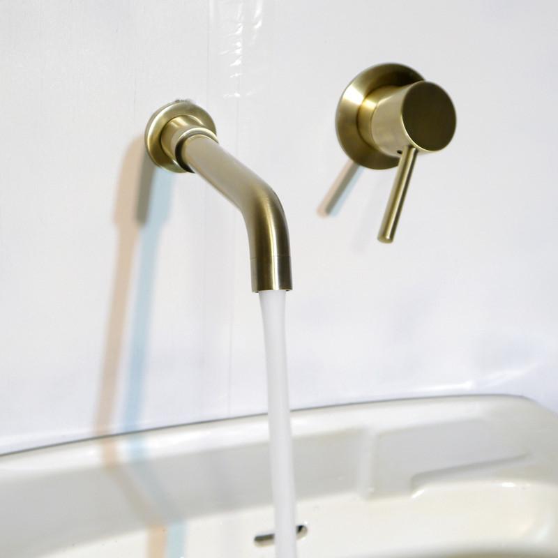 Thorne – Wall-Mounted Swivel Brass Tap