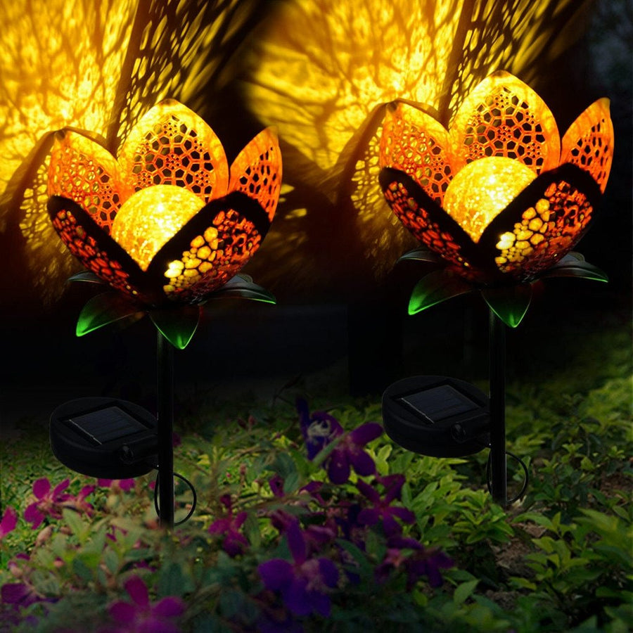 Idun – Cut-Out Iron Flower Stake Light