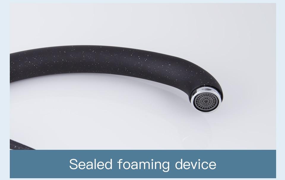 Pebble – Polished Brass Single-Hole Kitchen Tap