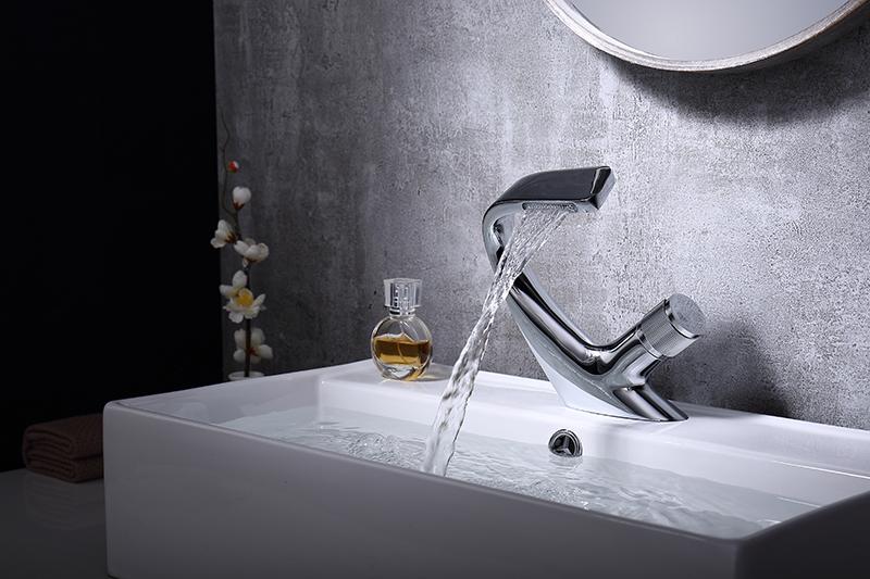 Brook – Solid Brass Waterfall Basin Mixer