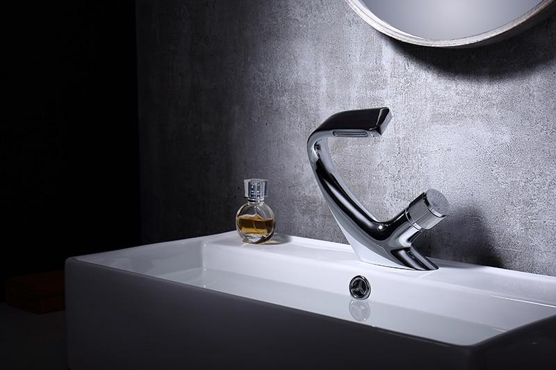 Brook – Solid Brass Waterfall Basin Mixer