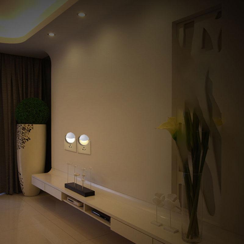 Dusk – Light-Sensing Plug-In LED Night Light