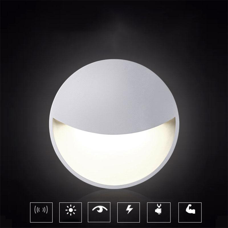 Dusk – Light-Sensing Plug-In LED Night Light