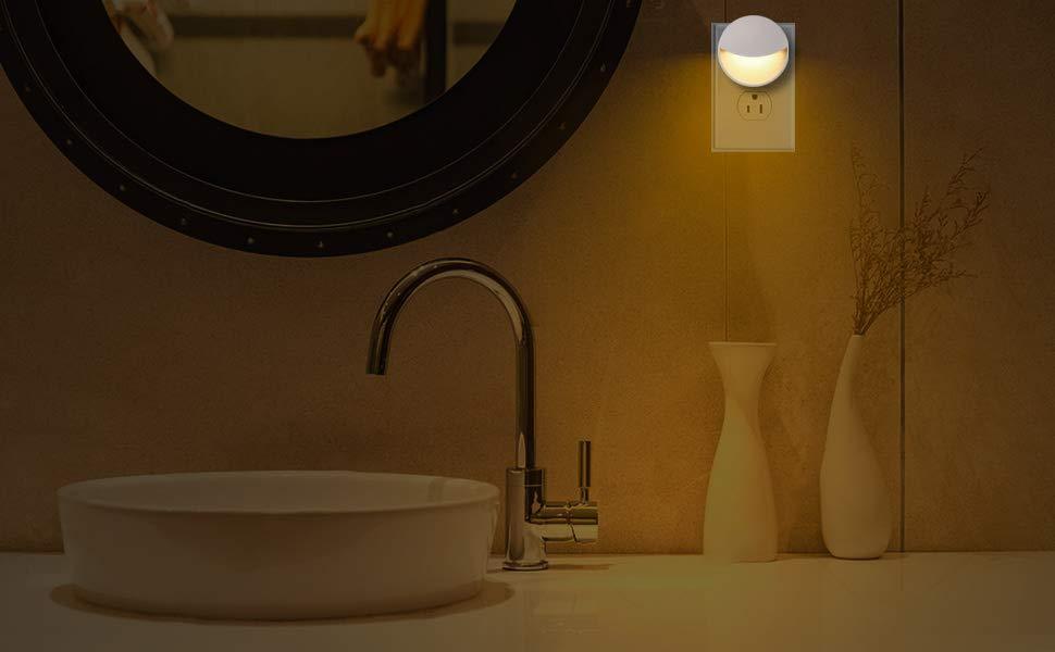 Dusk – Light-Sensing Plug-In LED Night Light