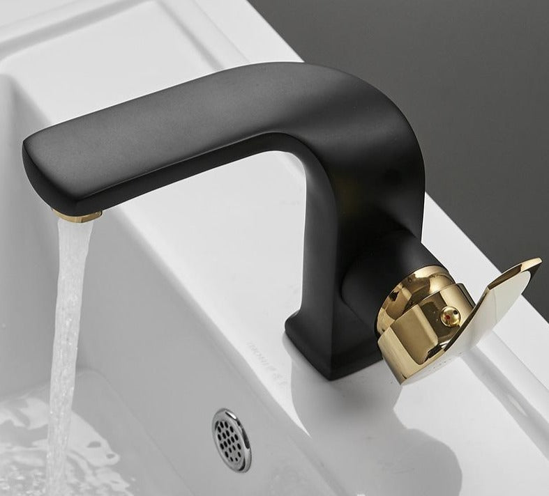 Flint – Curved Single-Hole Basin Mixer