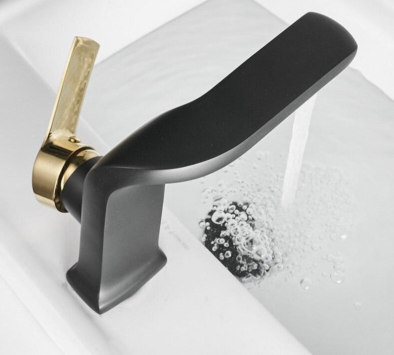 Flint – Curved Single-Hole Basin Mixer