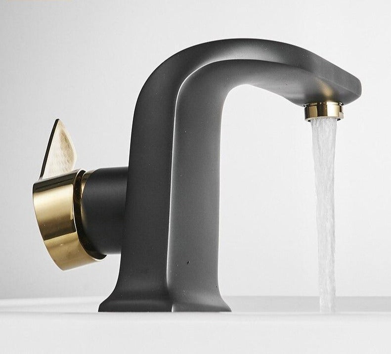 Flint – Curved Single-Hole Basin Mixer