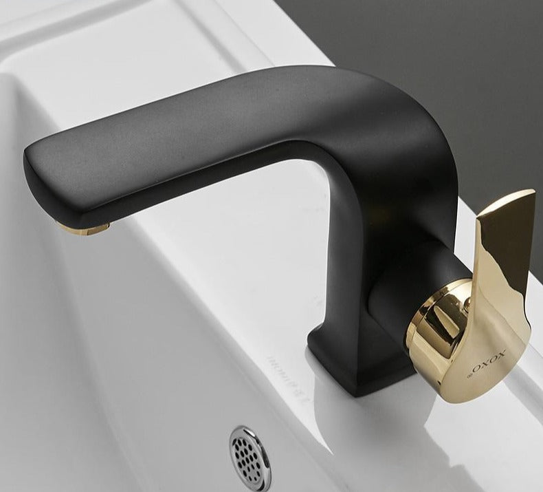 Flint – Curved Single-Hole Basin Mixer