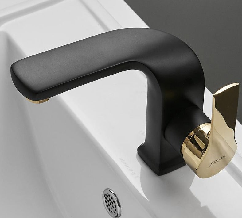 Flint – Curved Single-Hole Basin Mixer