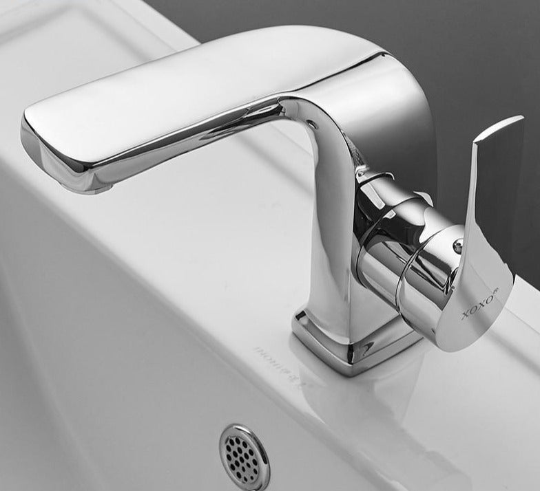 Flint – Curved Single-Hole Basin Mixer