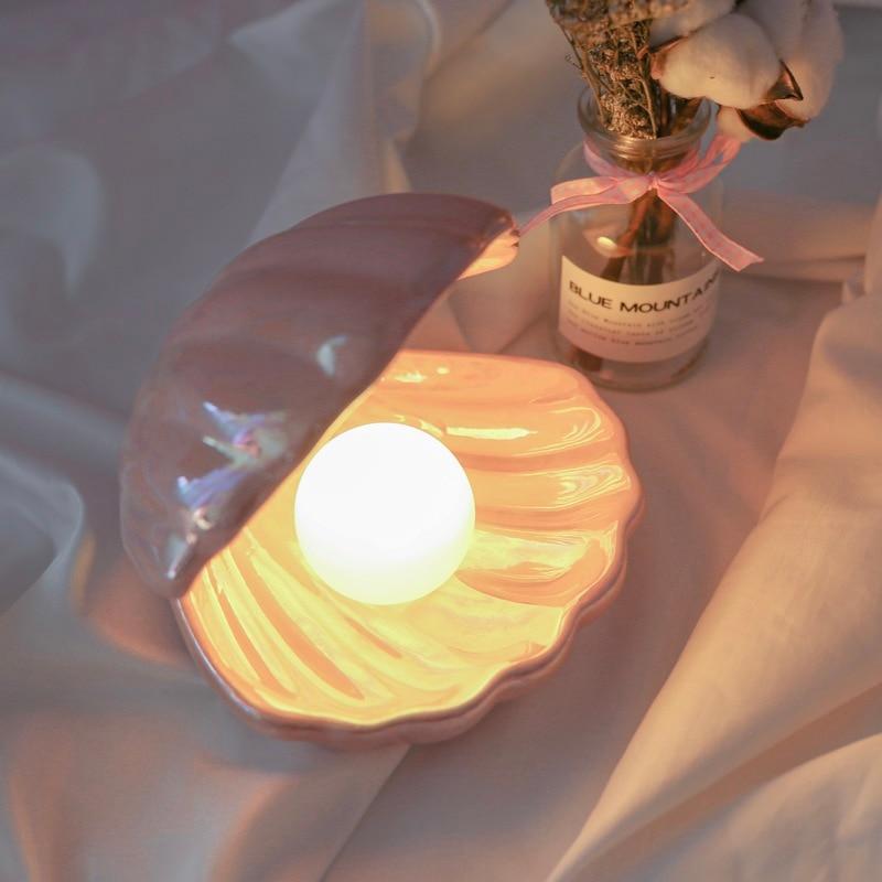 Arezzo – Ceramic Shell Pearl Night Light