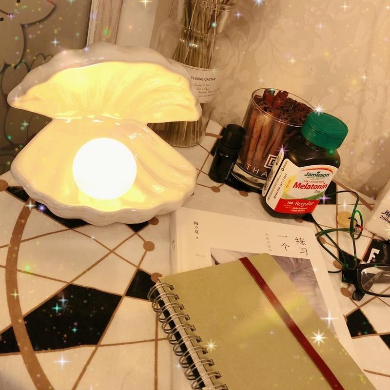 Arezzo – Ceramic Shell Pearl Night Light