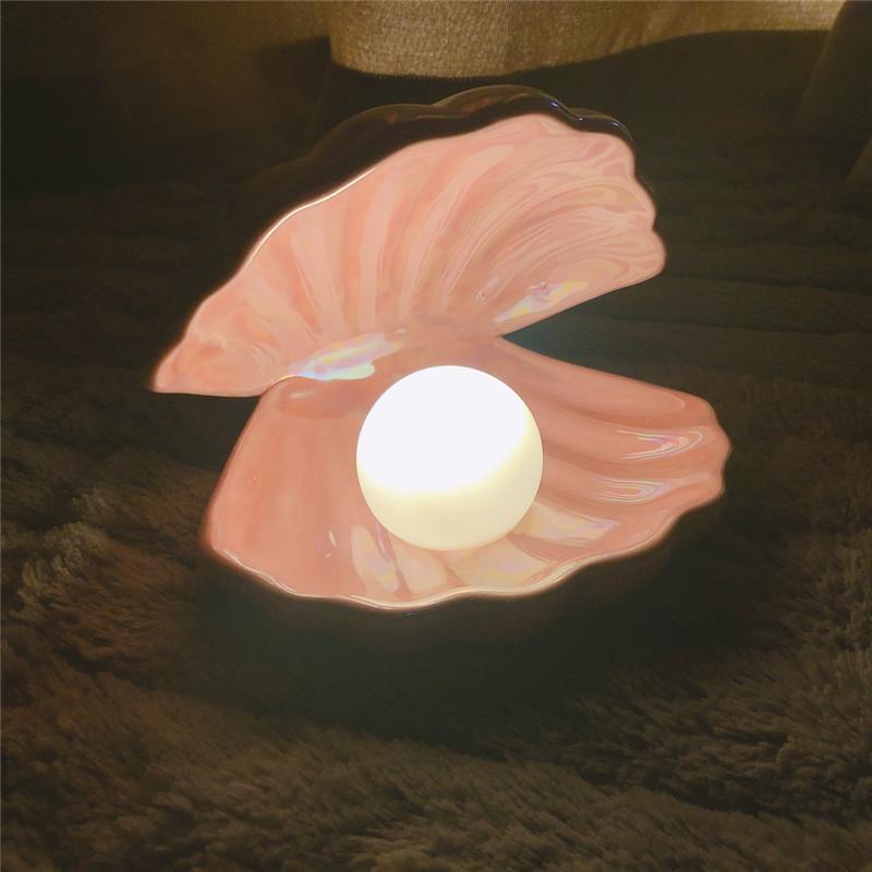 Arezzo – Ceramic Shell Pearl Night Light