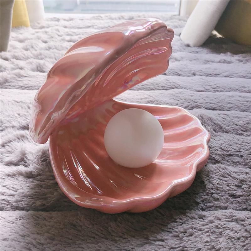 Arezzo – Ceramic Shell Pearl Night Light