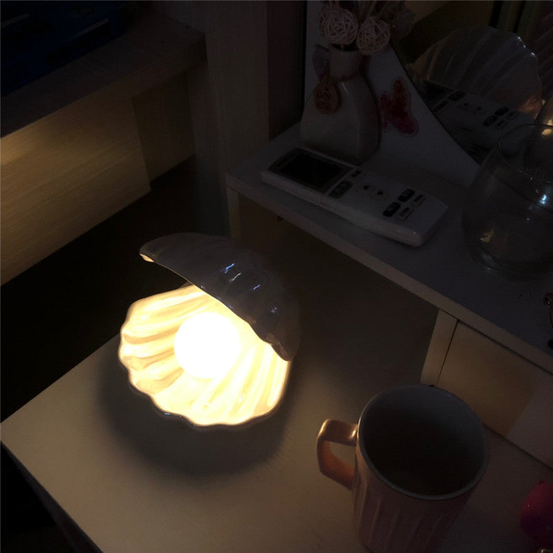 Arezzo – Ceramic Shell Pearl Night Light