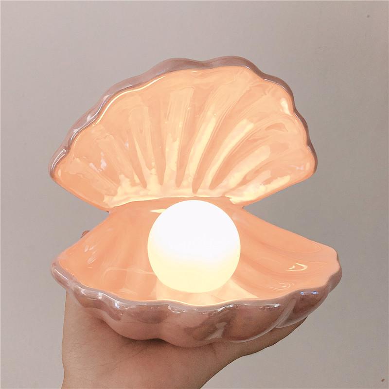Arezzo – Ceramic Shell Pearl Night Light