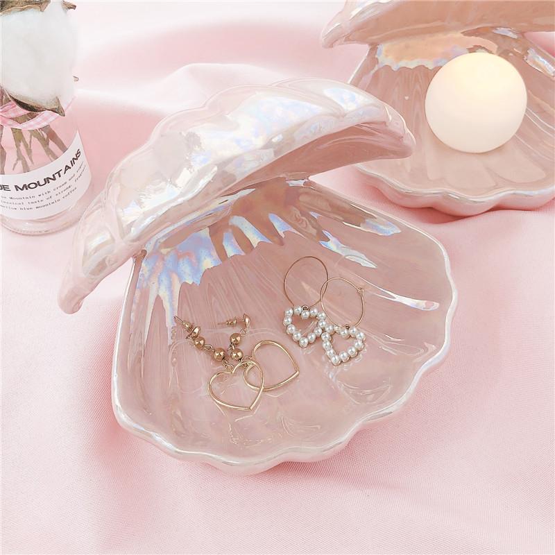 Arezzo – Ceramic Shell Pearl Night Light