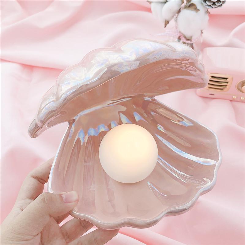 Arezzo – Ceramic Shell Pearl Night Light