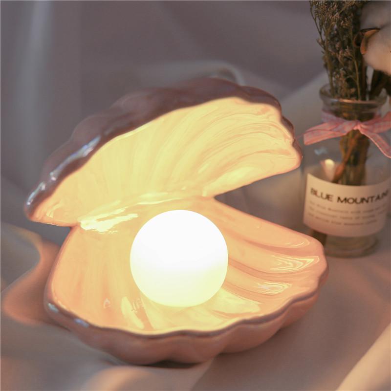 Arezzo – Ceramic Shell Pearl Night Light
