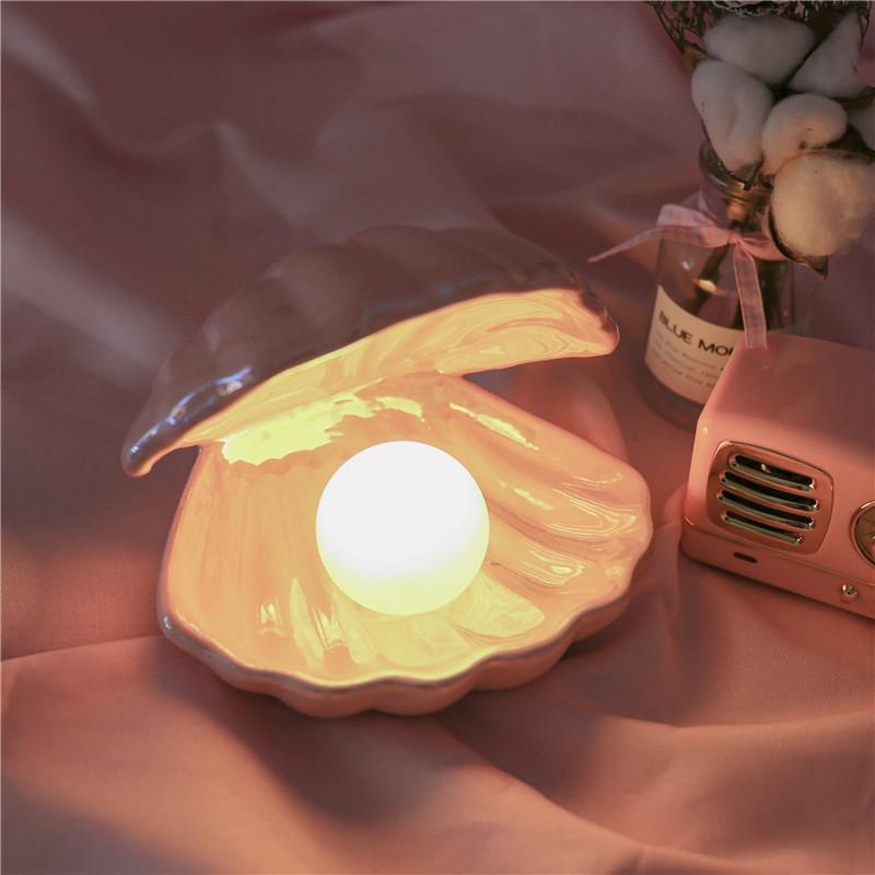 Arezzo – Ceramic Shell Pearl Night Light