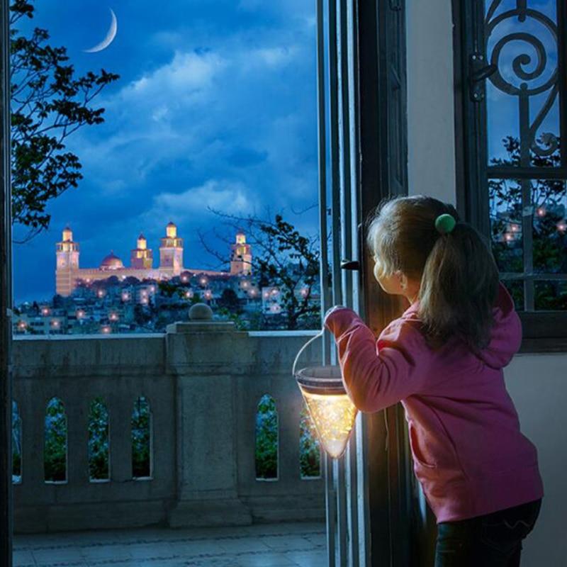 Lucera – Solar Powered Hanging Garden Light