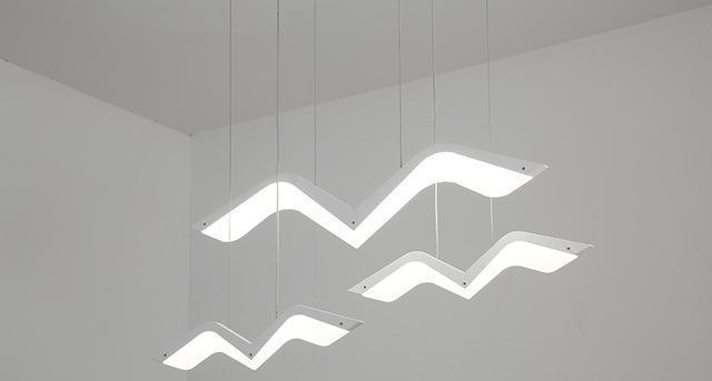 Alcyon – Bird-in-Flight LED Pendant Cluster