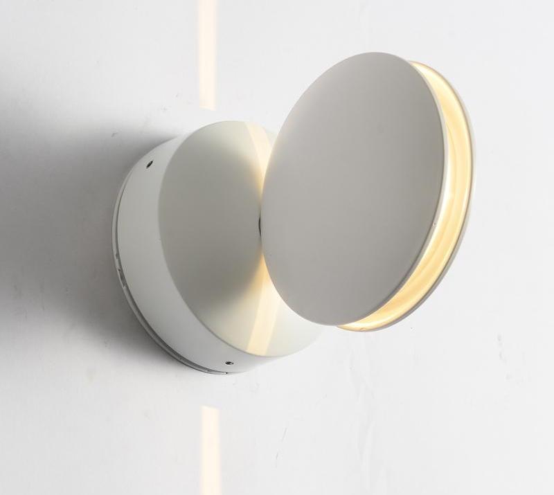 Chatsworth – Rotating Waterproof LED Wall Light