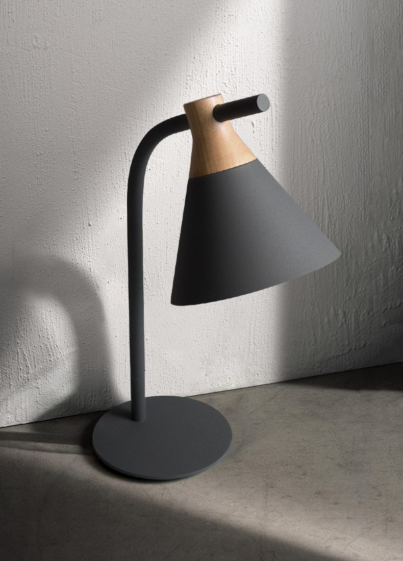 Plover – Iron and Wood Desk Lamp