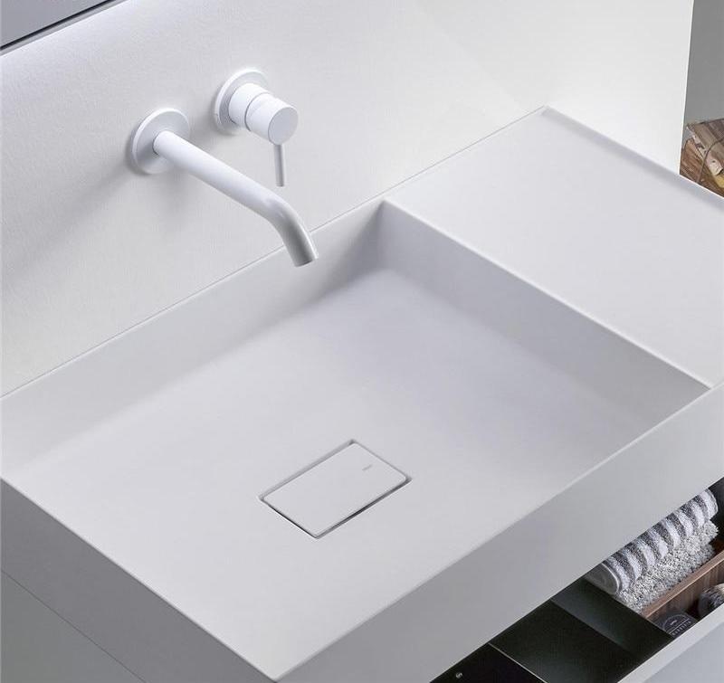 Thorne – Wall-Mounted Swivel Brass Tap