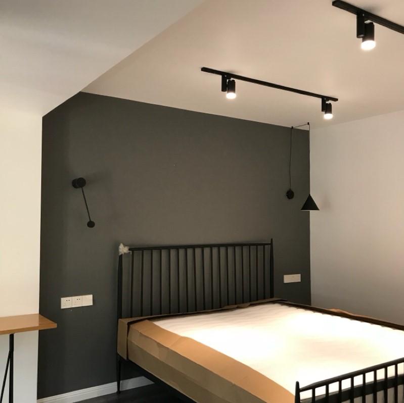 Enso – Circular Iron Bounce LED Wall Light