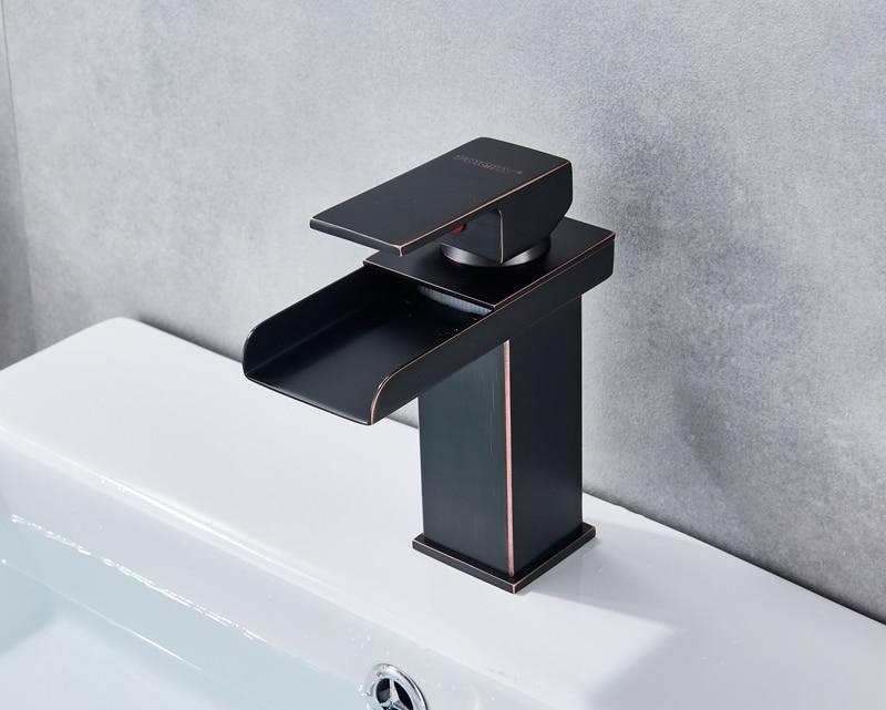 Hadley – Single-Handle Centre-Set Vanity Tap