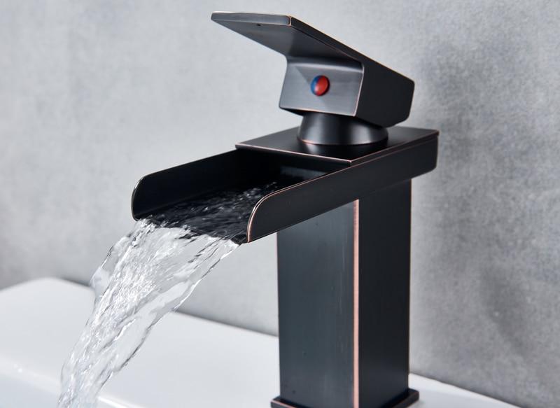 Hadley – Single-Handle Centre-Set Vanity Tap