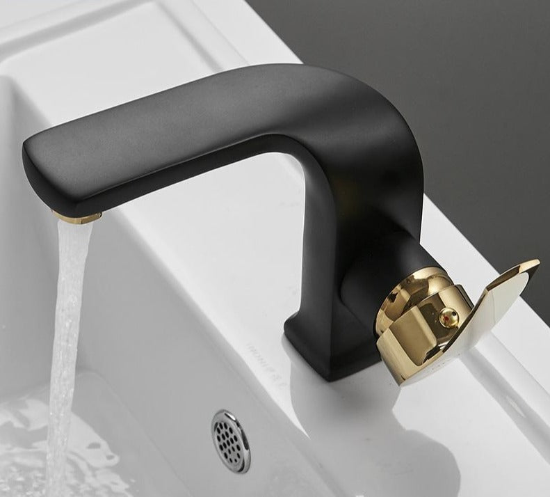 Flint – Curved Single-Hole Basin Mixer