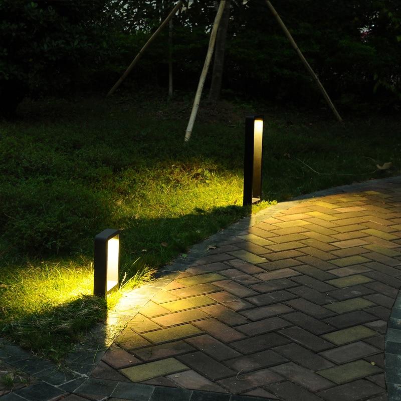 Kuro – Black Aluminium Outdoor LED Frame Light
