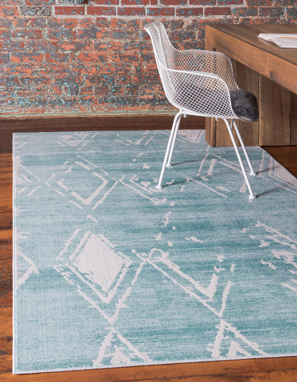 Nimes – Faded Diamond Motif Area Rug