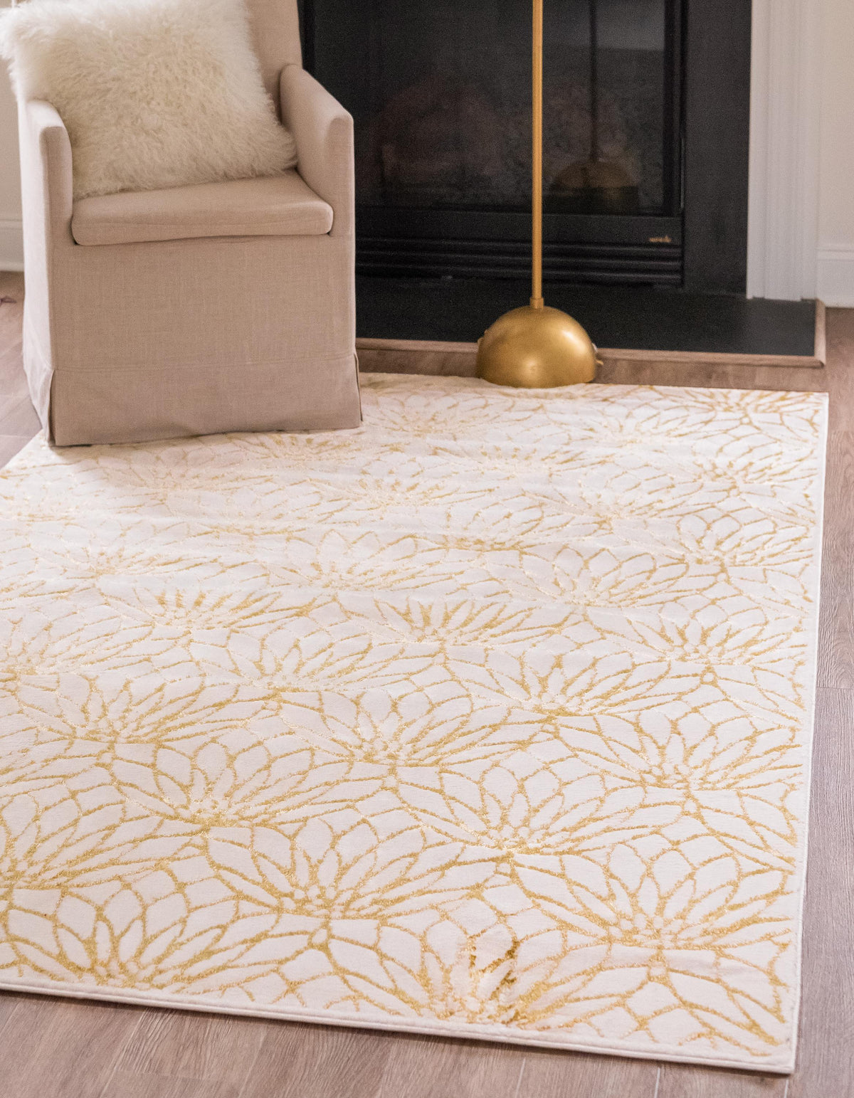 Vivienne – Lotus Motif Polyester Area Rug